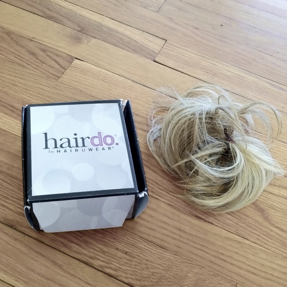 Hairdo by Hairuwear Modern chignon color 1416T